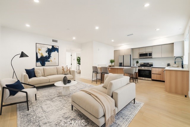 7510 Sepulveda Boulevard 102