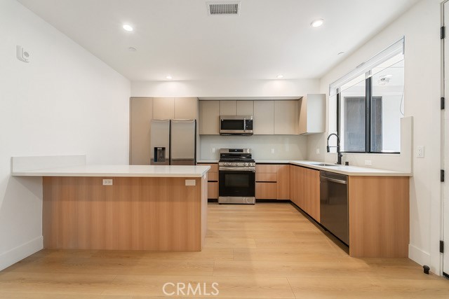 7510 Sepulveda Boulevard 102