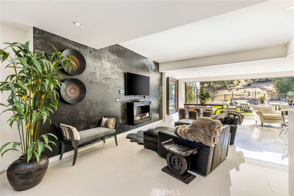 207 SADDLEBOW Road