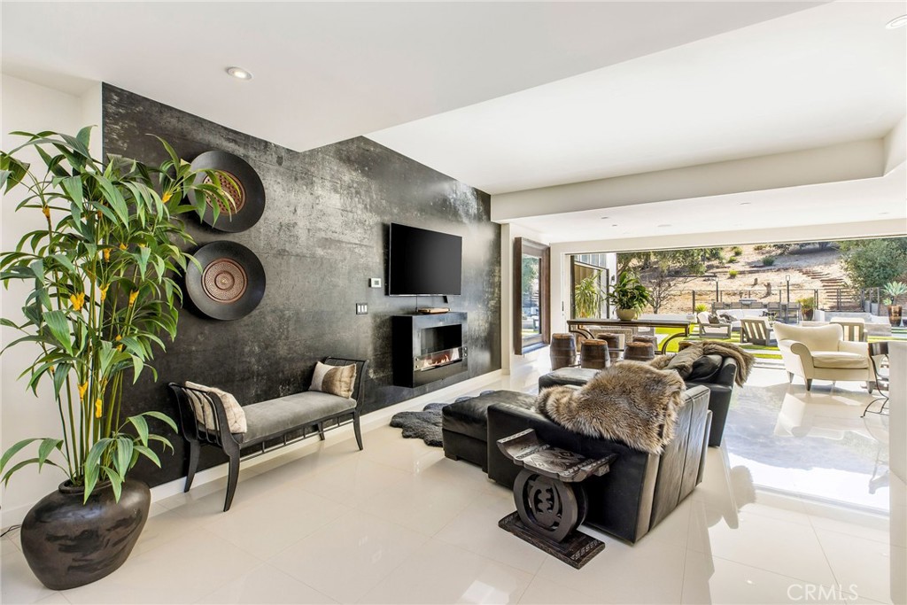 207 SADDLEBOW Road