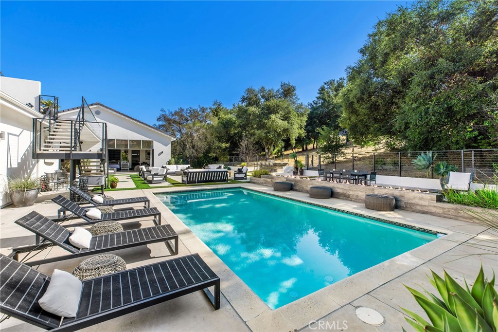 207 SADDLEBOW Road