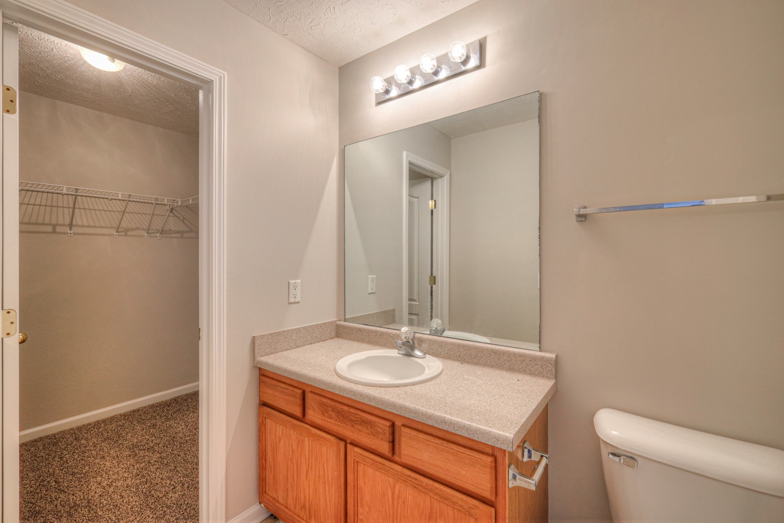 8025 Mickey Katz Cir