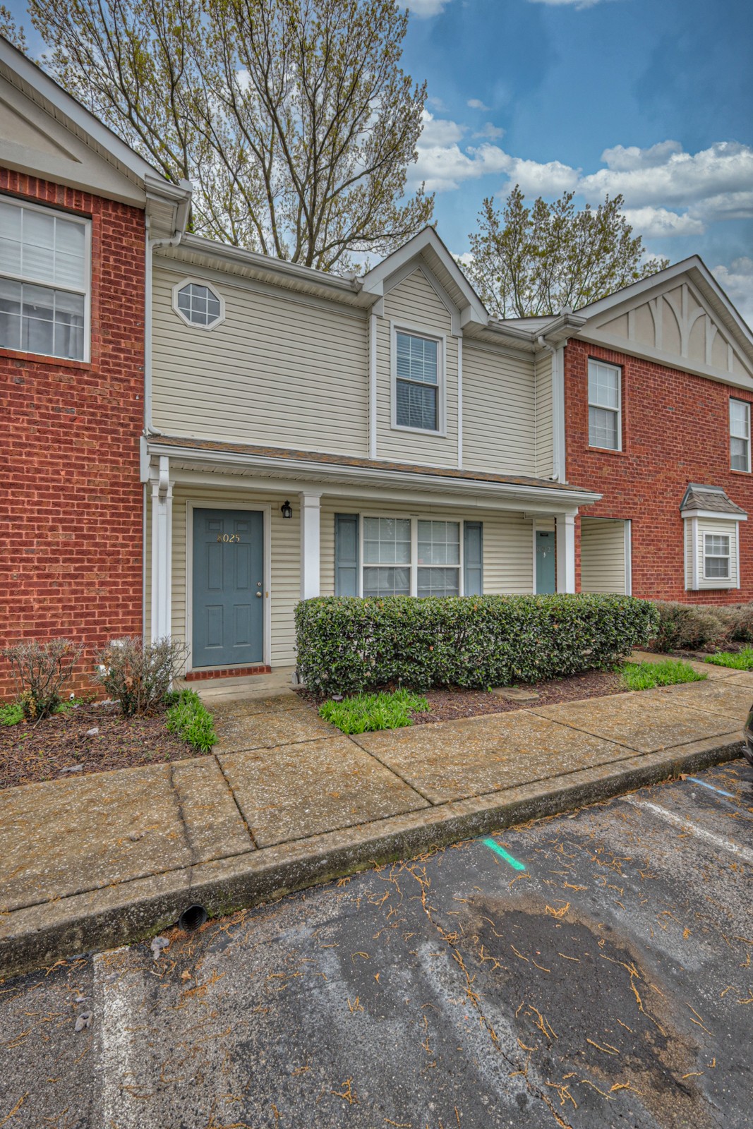 8025 Mickey Katz Cir