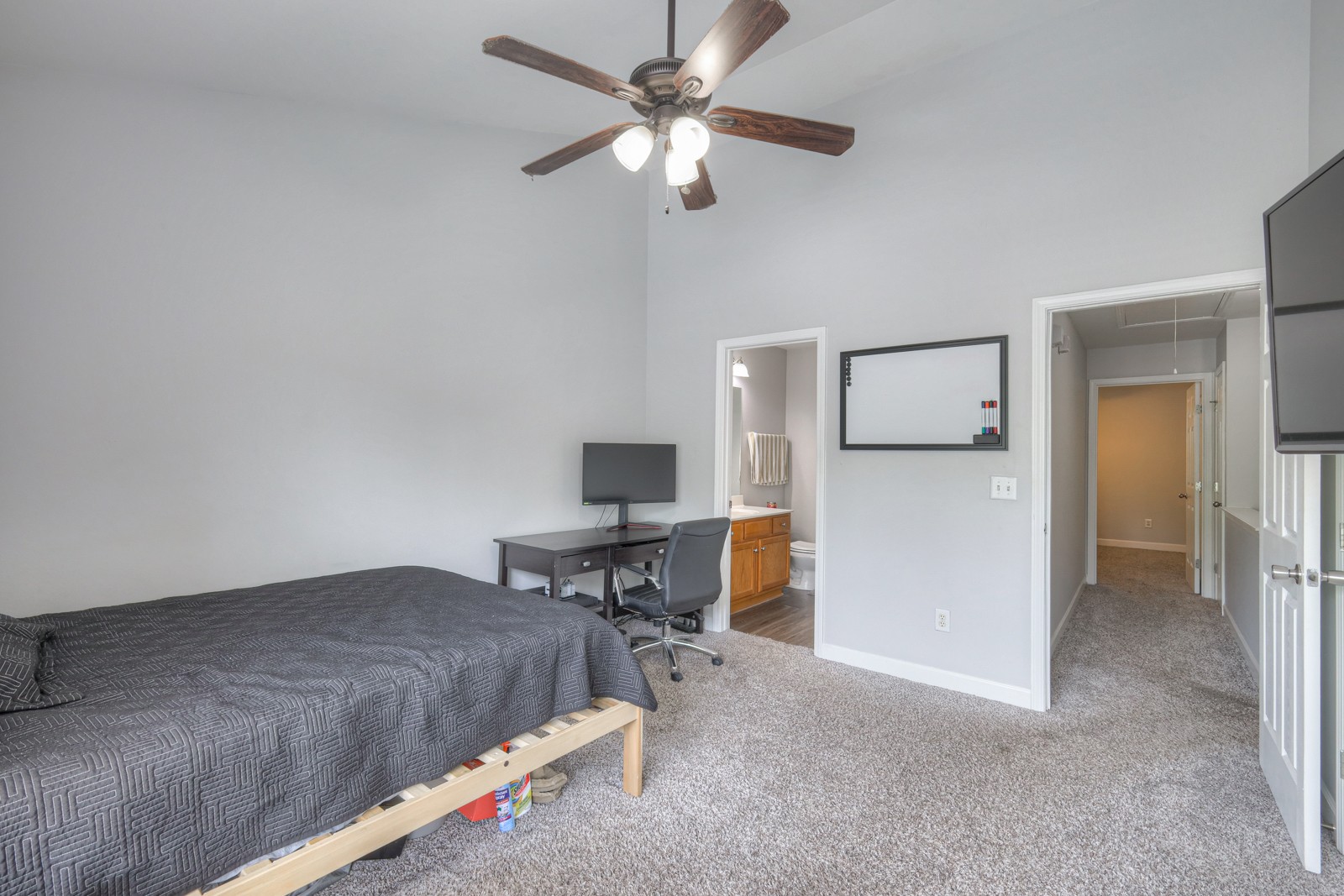 105 4th Ave Unit: 113