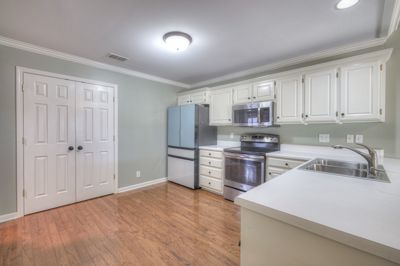 2558 Shinnecock Ct