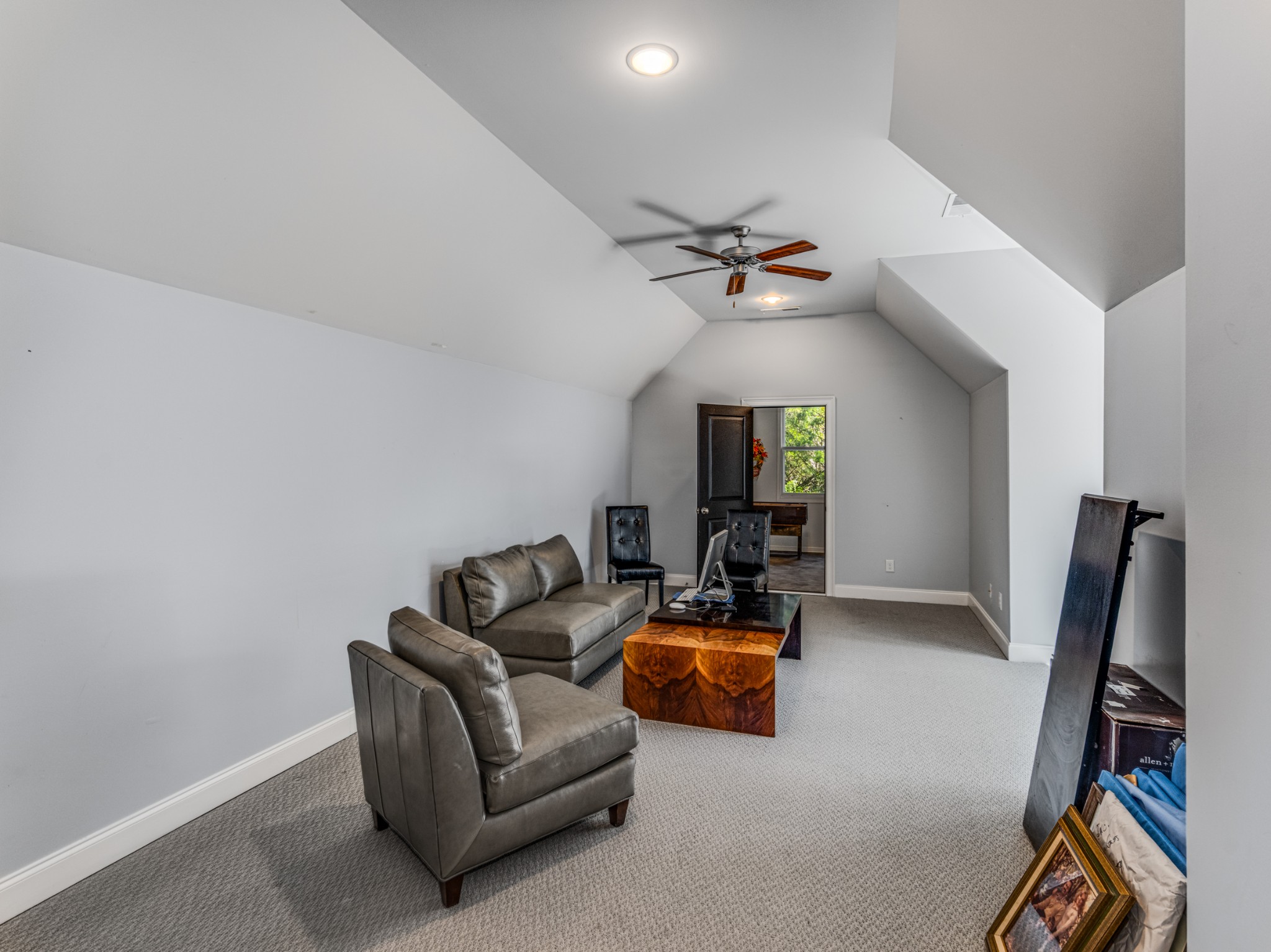 1504 Registry Row