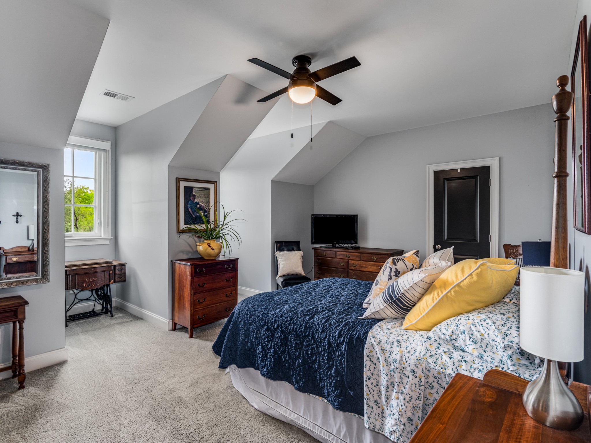 1504 Registry Row