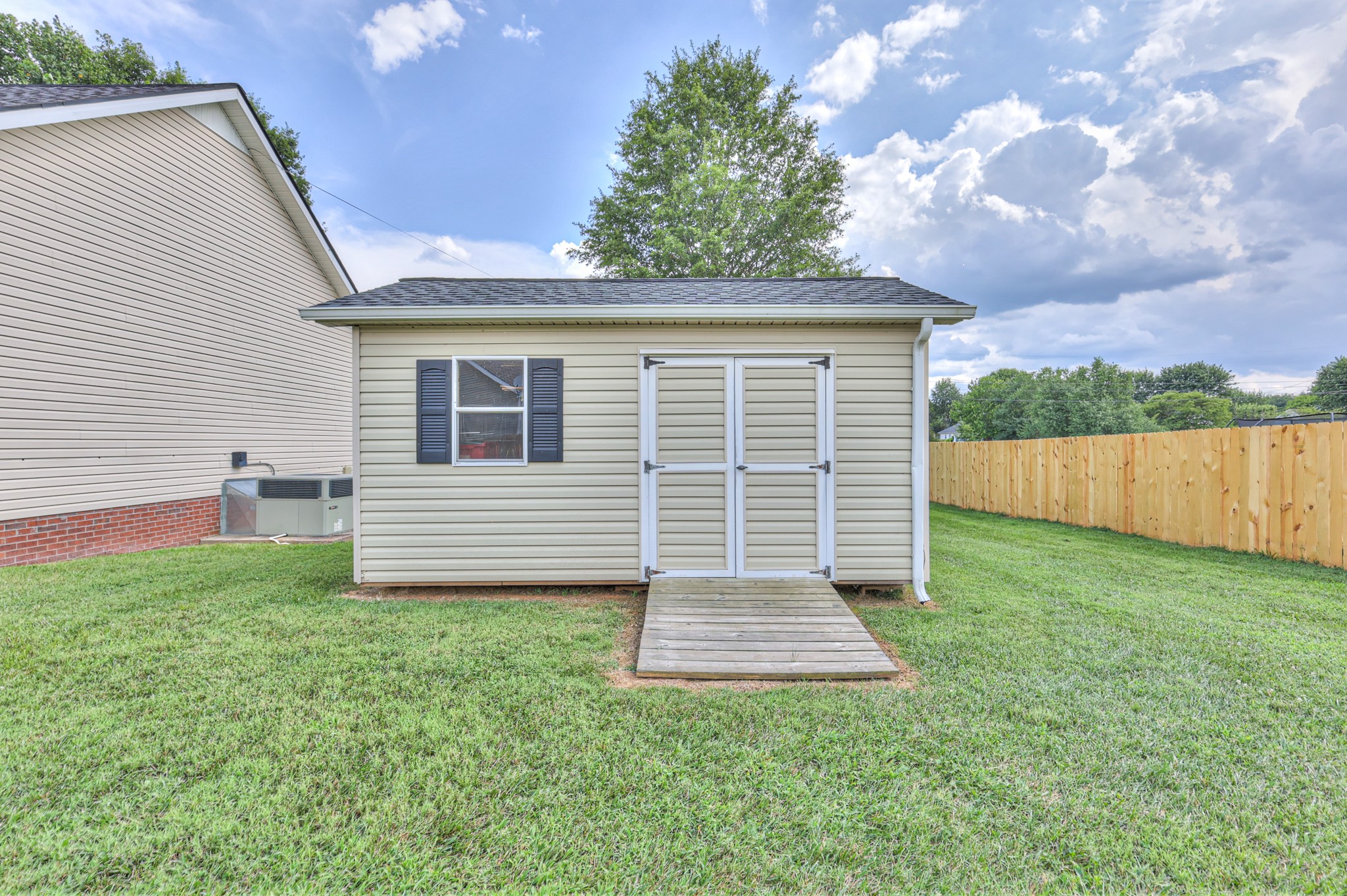 212 Towbridge Dr
