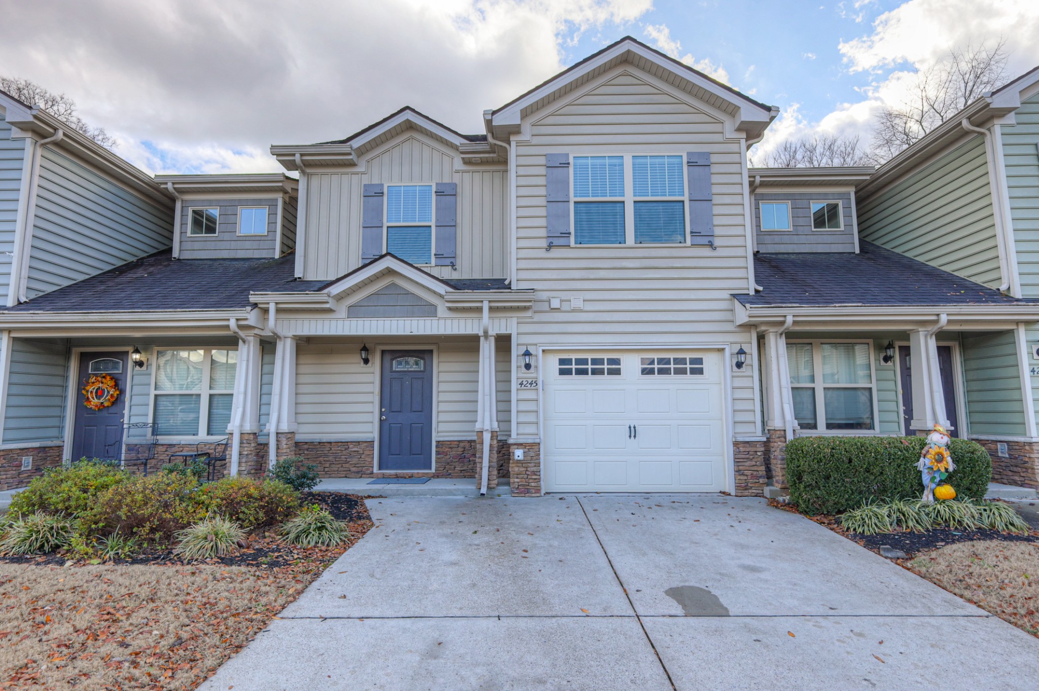 4245 Sunday Silence Way