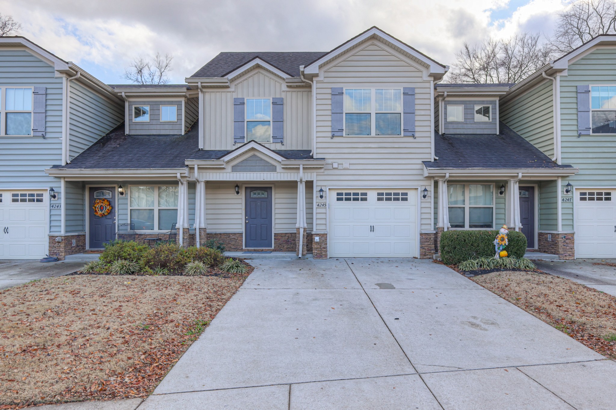 4245 Sunday Silence Way