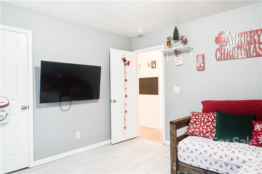 123 Dunham Avenue Unit: F