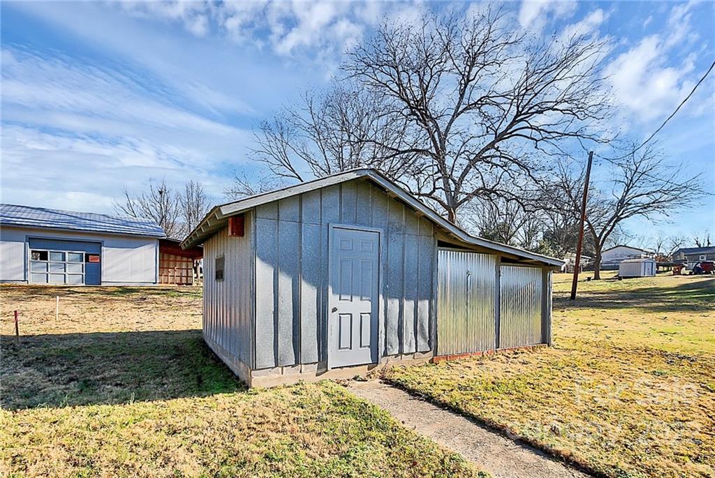 320 Oak Street Unit: 2