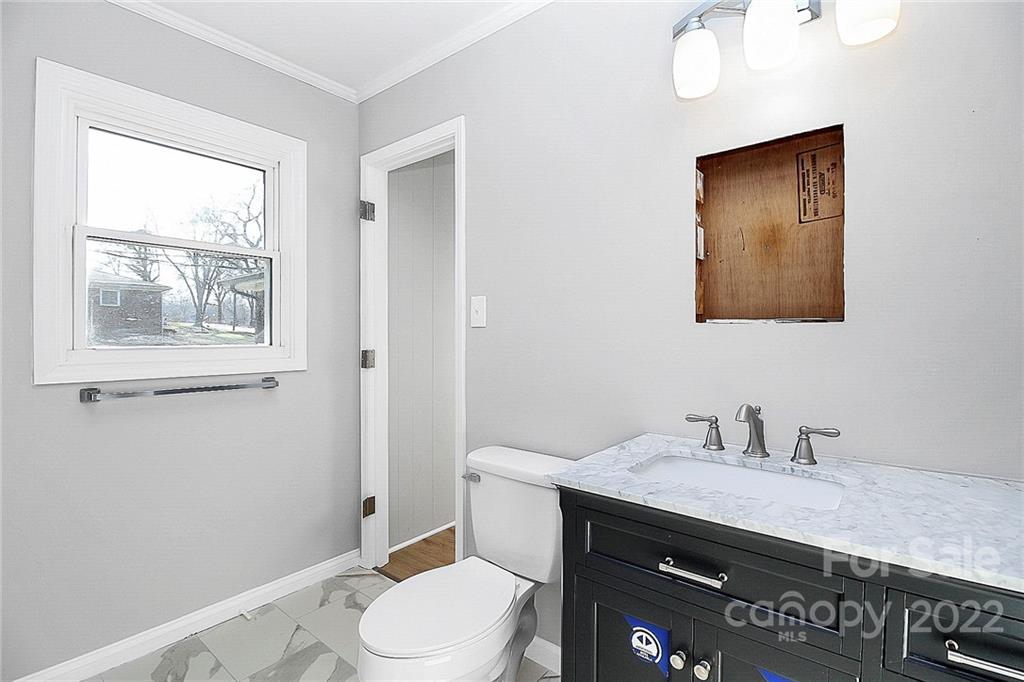 320 Oak Street Unit: 2