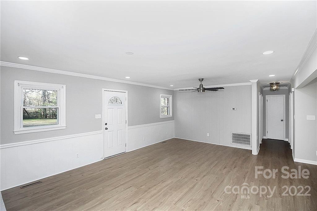 320 Oak Street Unit: 2