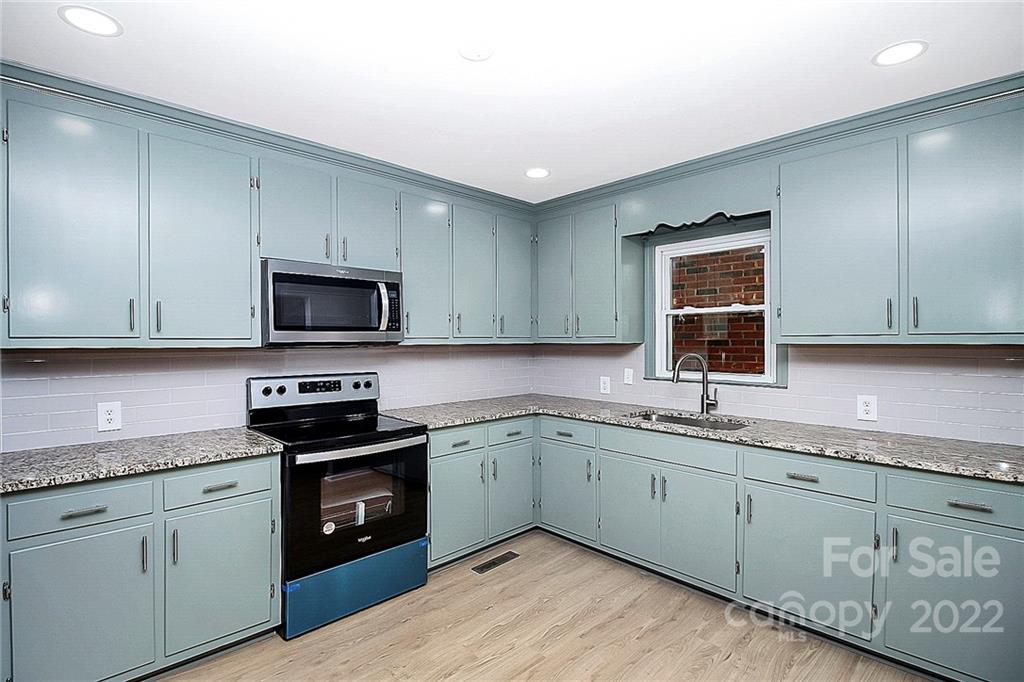 320 Oak Street Unit: 2