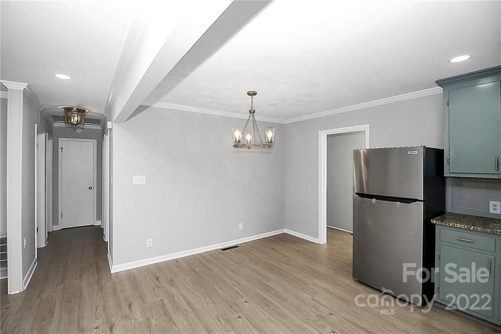 320 Oak Street Unit: 2