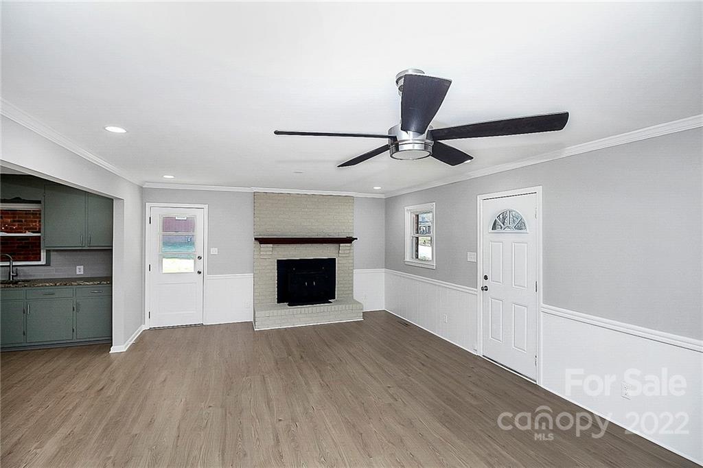 320 Oak Street Unit: 2