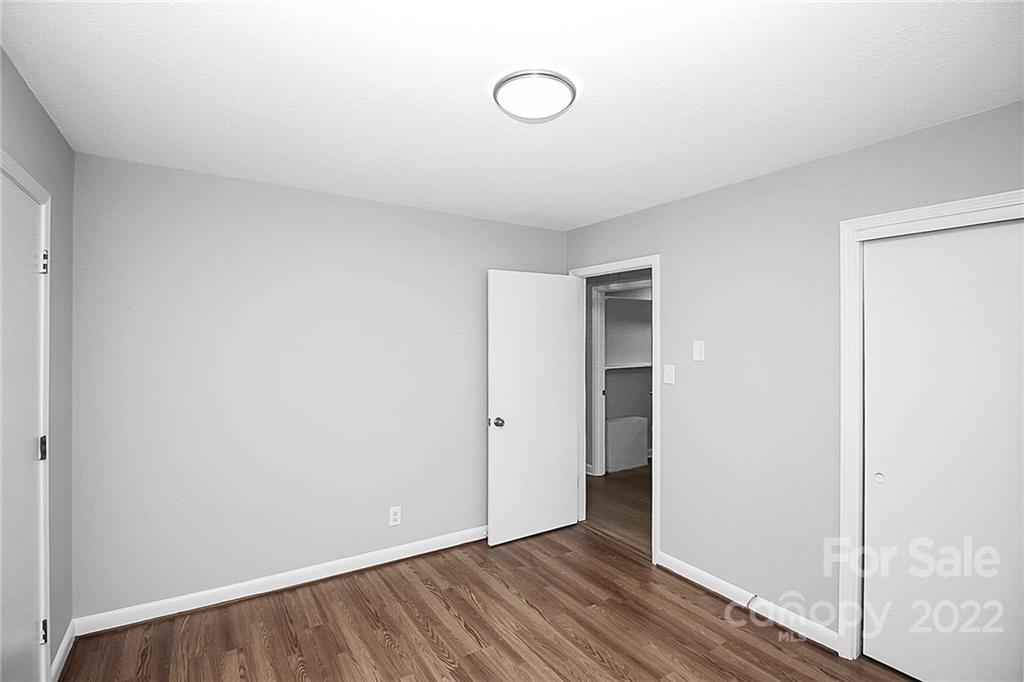320 Oak Street Unit: 2