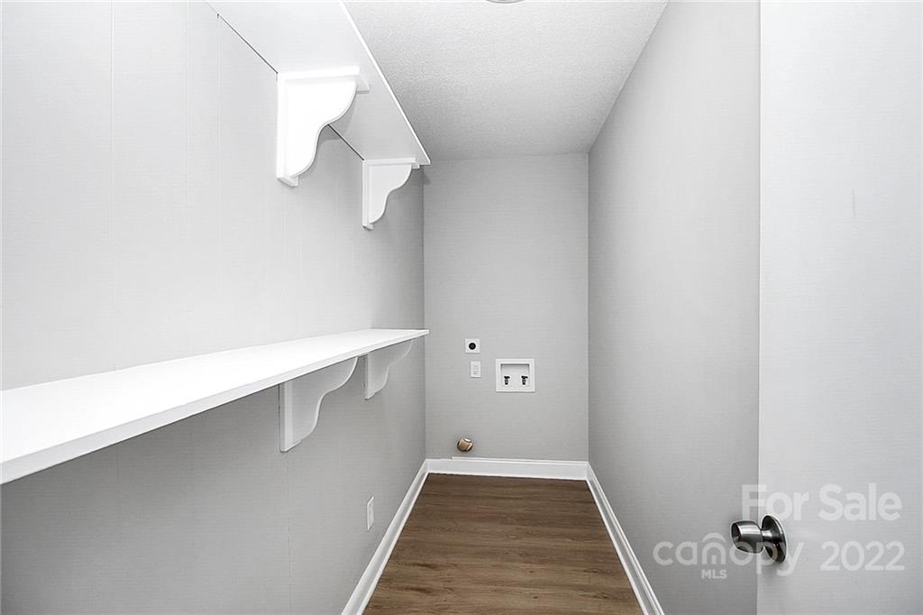 320 Oak Street Unit: 2