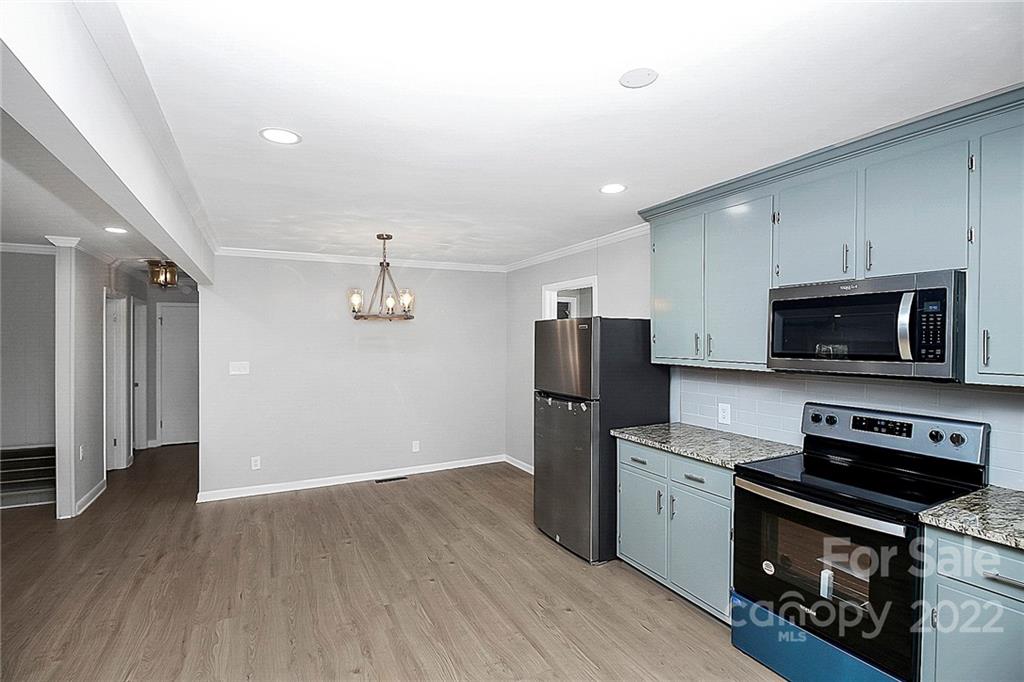 320 Oak Street Unit: 2