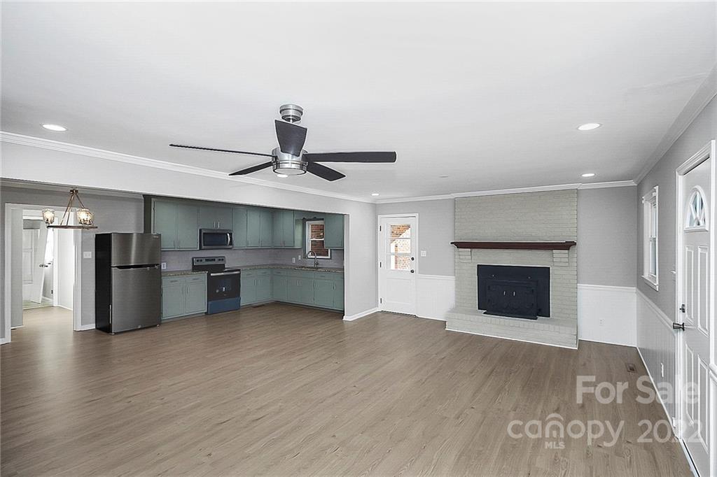 320 Oak Street Unit: 2