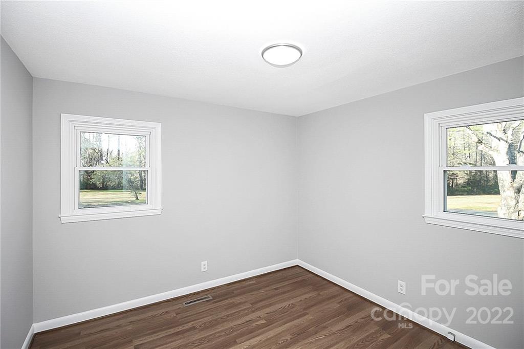 320 Oak Street Unit: 2