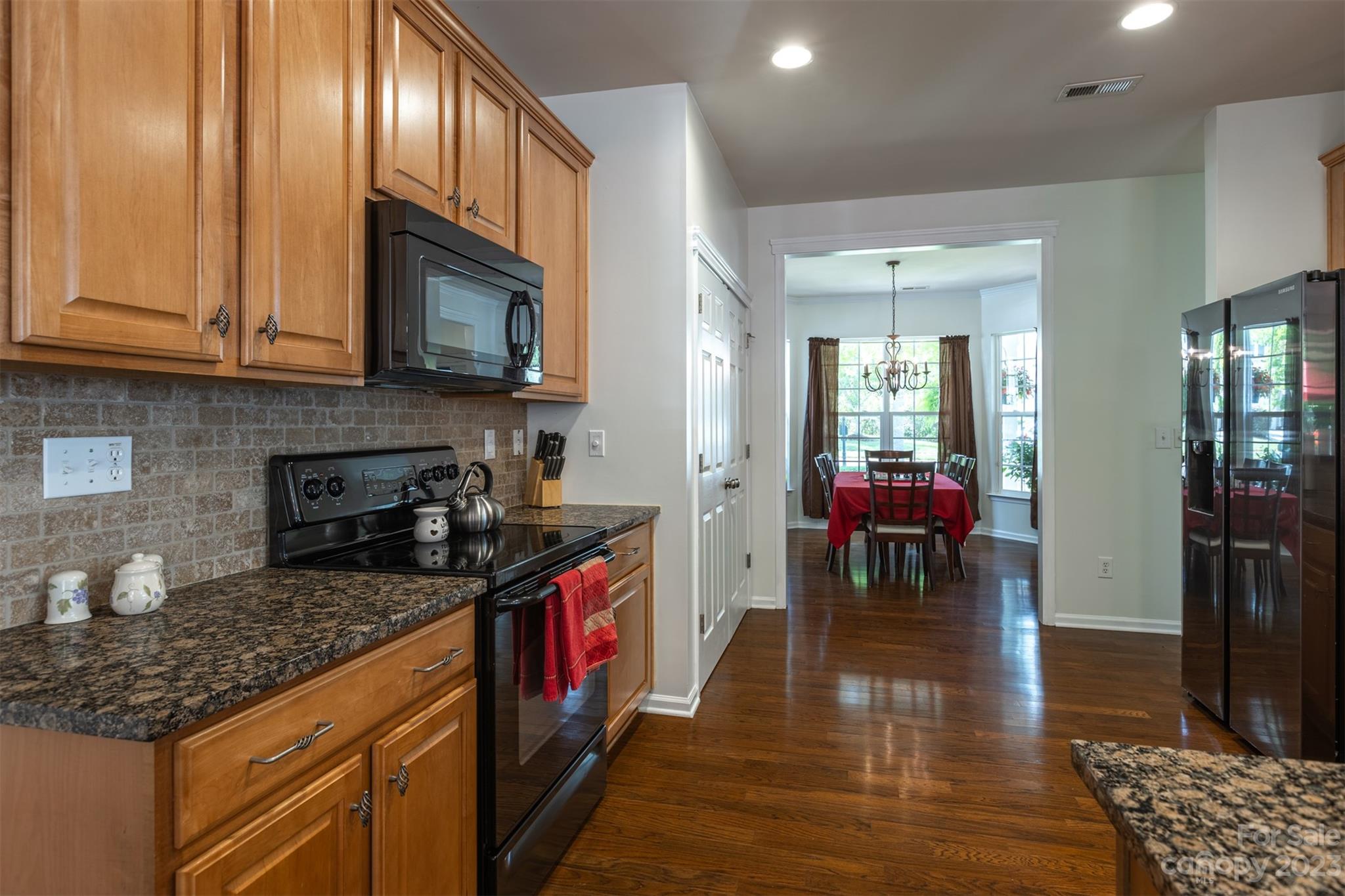 6725 Colonial Garden Drive