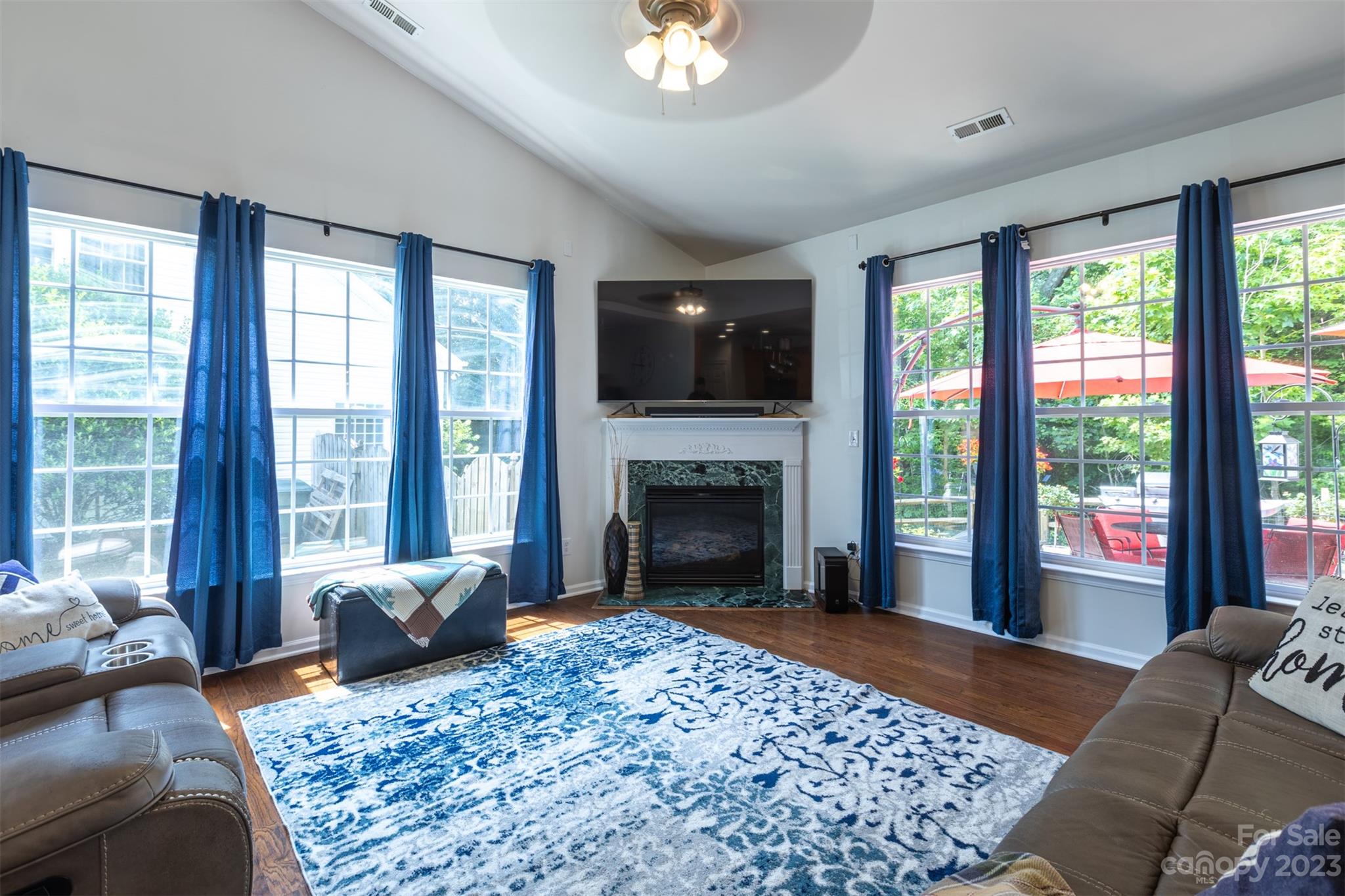 6725 Colonial Garden Drive