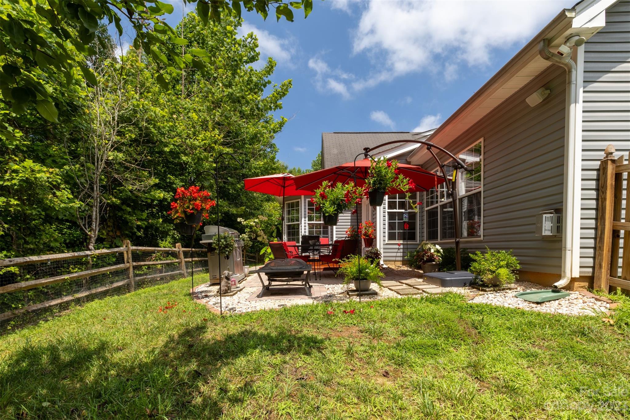 6725 Colonial Garden Drive