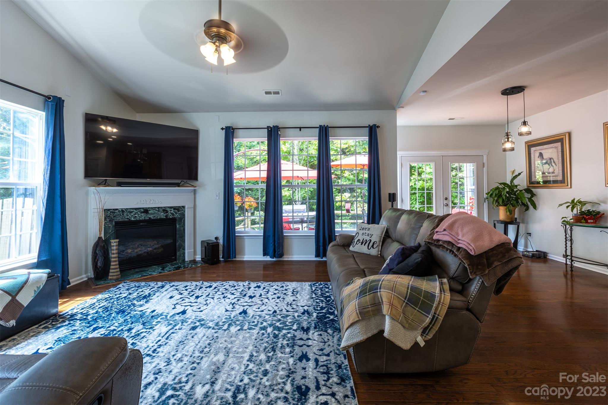 6725 Colonial Garden Drive