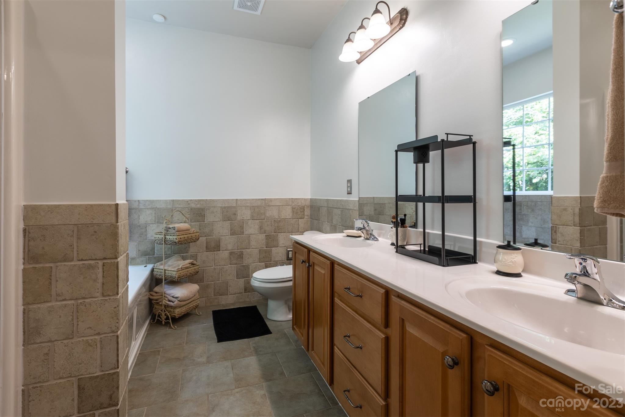 6725 Colonial Garden Drive