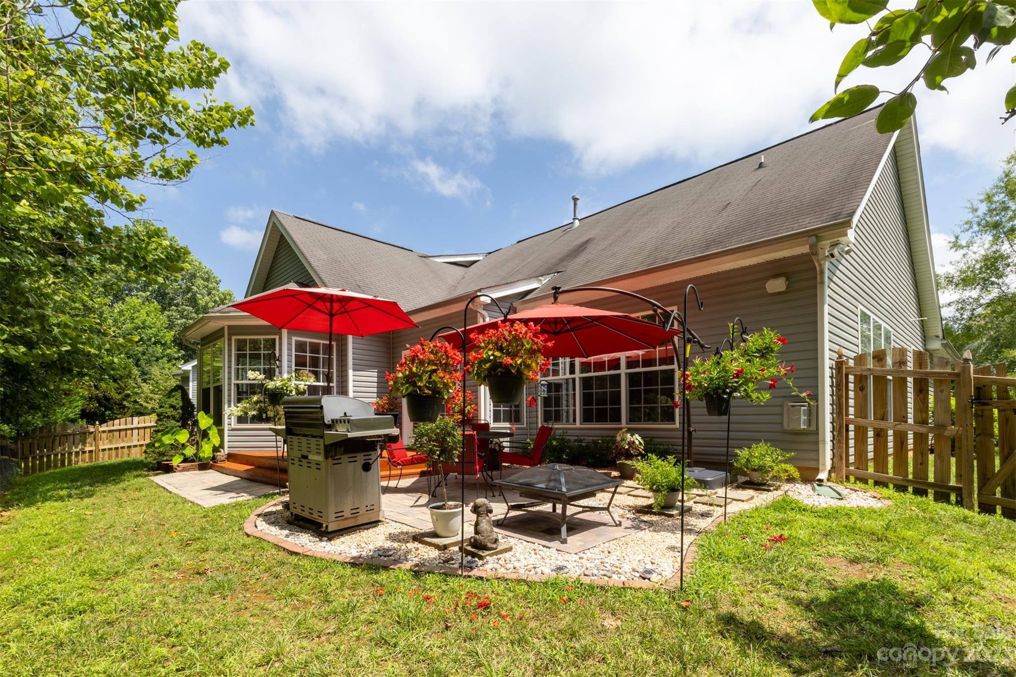 6725 Colonial Garden Drive