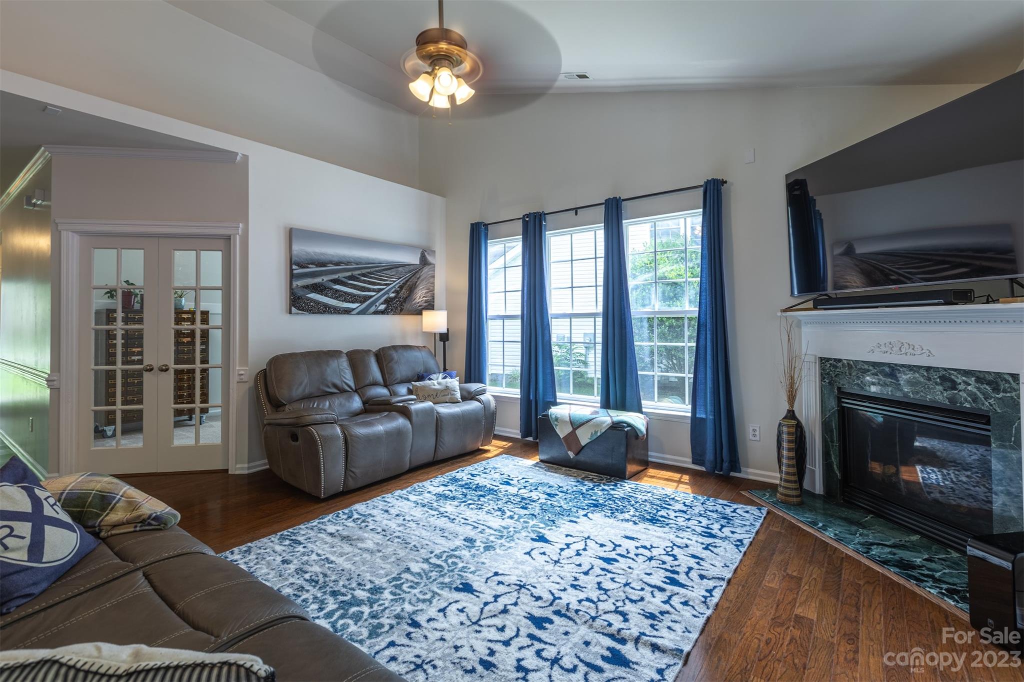 6725 Colonial Garden Drive
