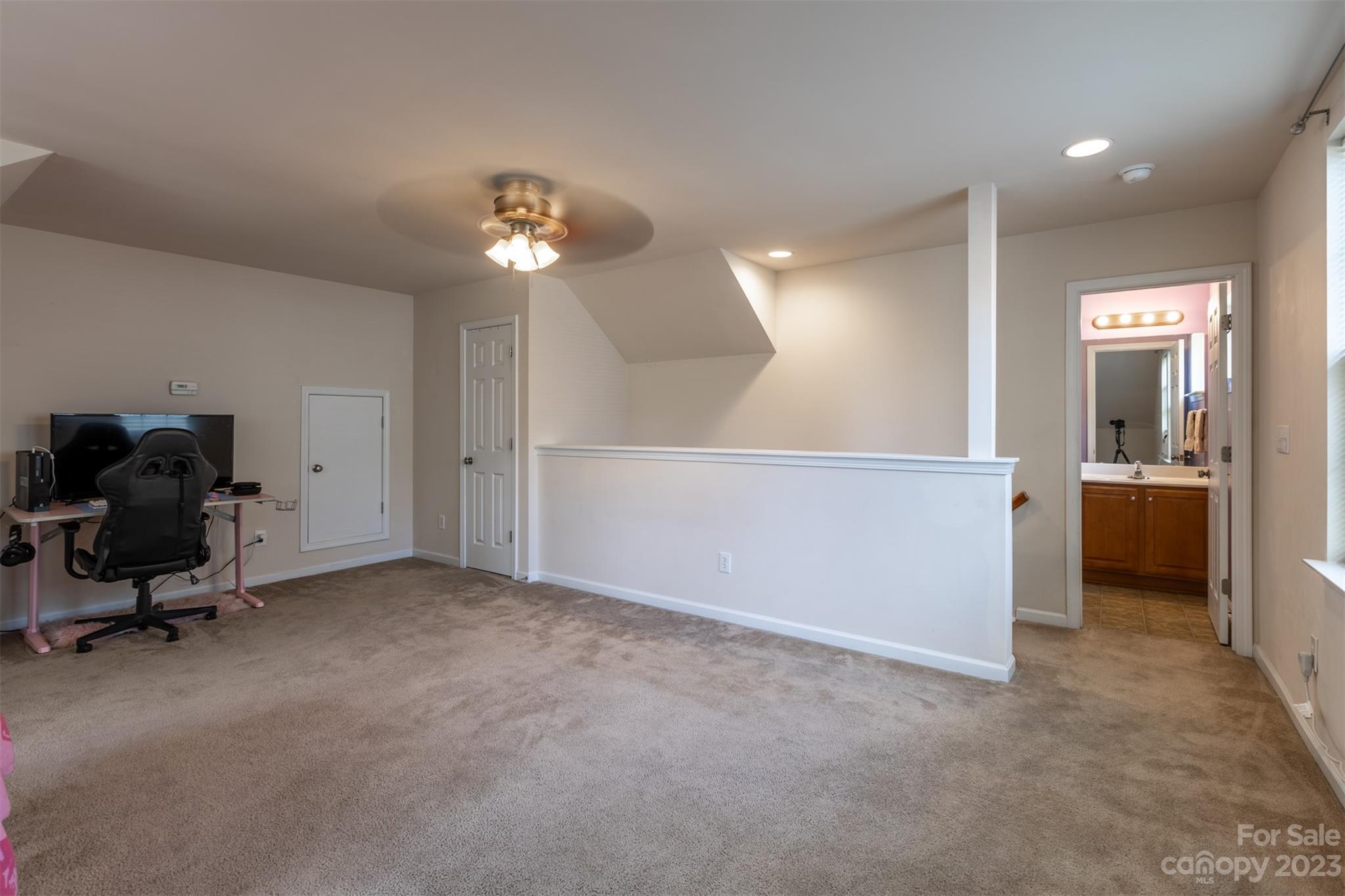6725 Colonial Garden Drive