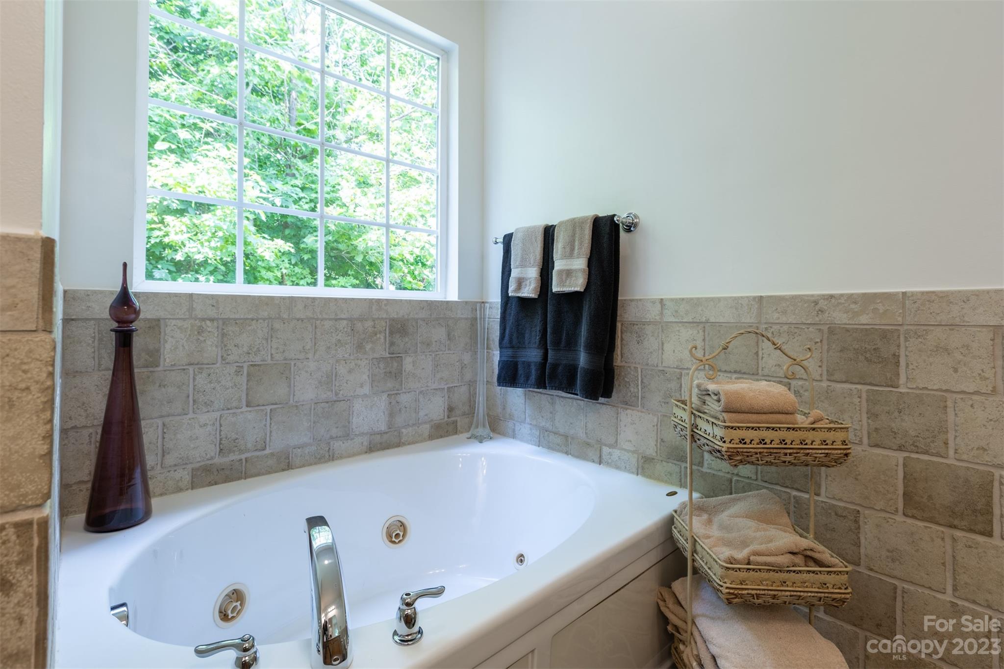 6725 Colonial Garden Drive