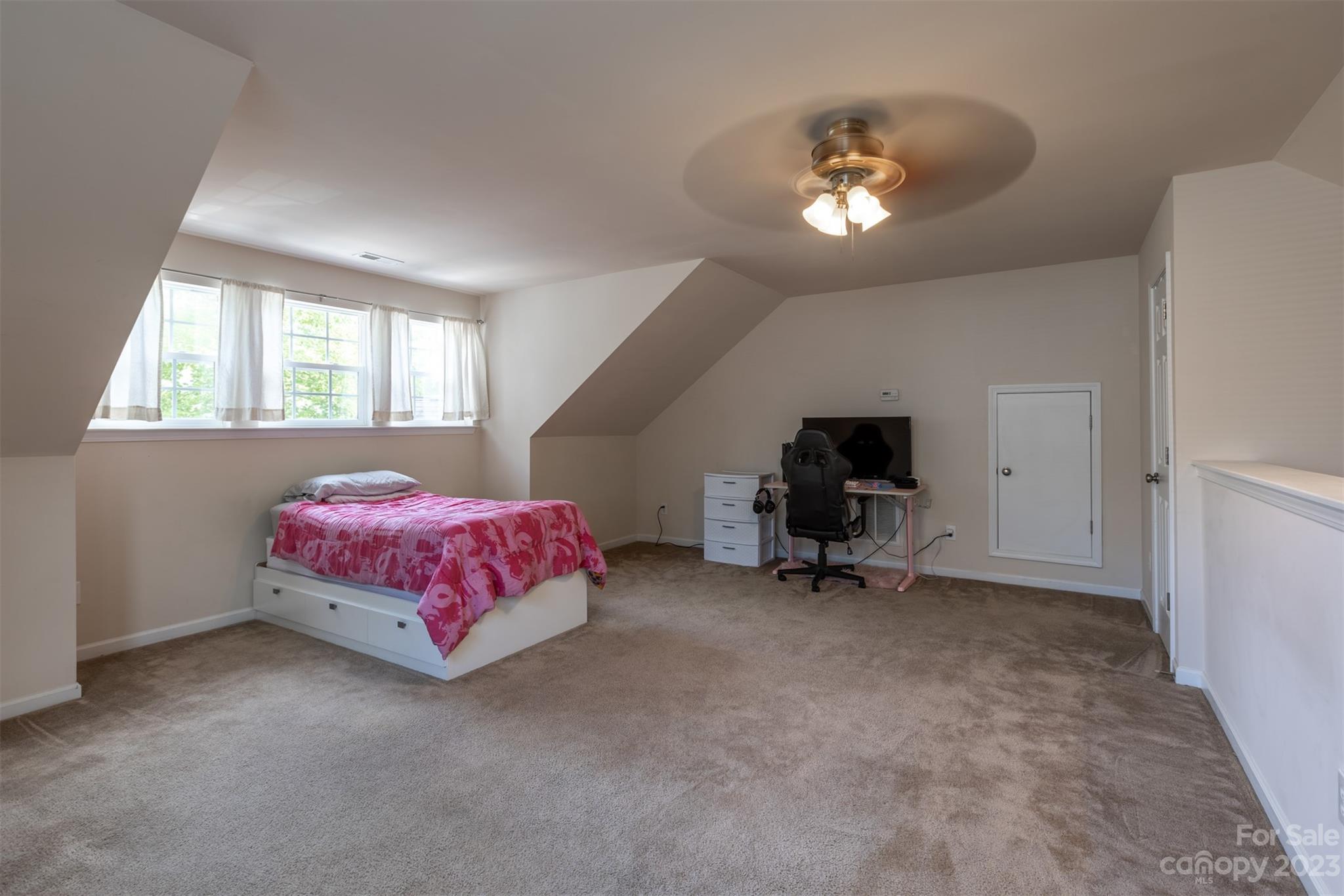 6725 Colonial Garden Drive