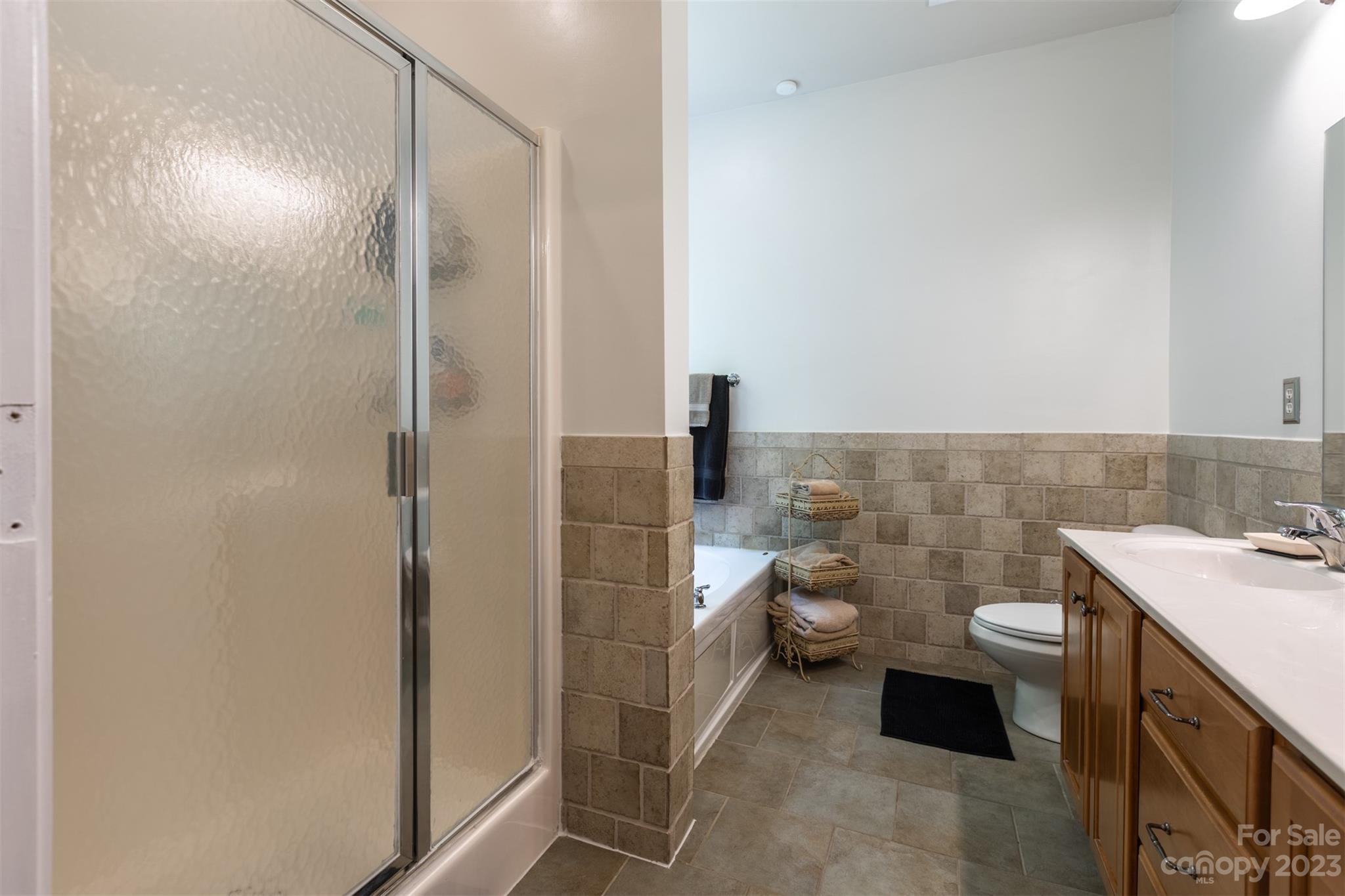 6725 Colonial Garden Drive