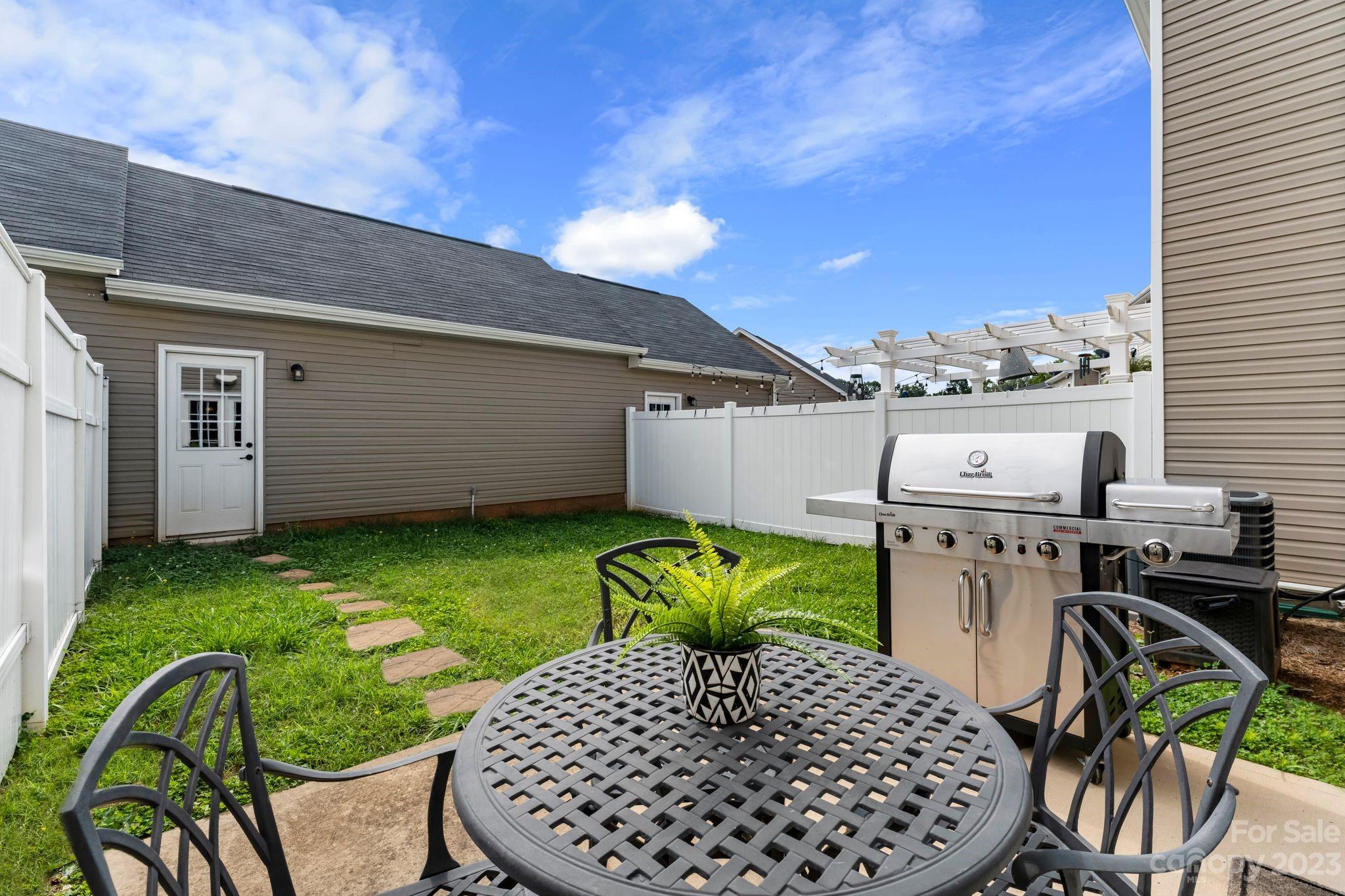 6858 Colonial Garden Drive