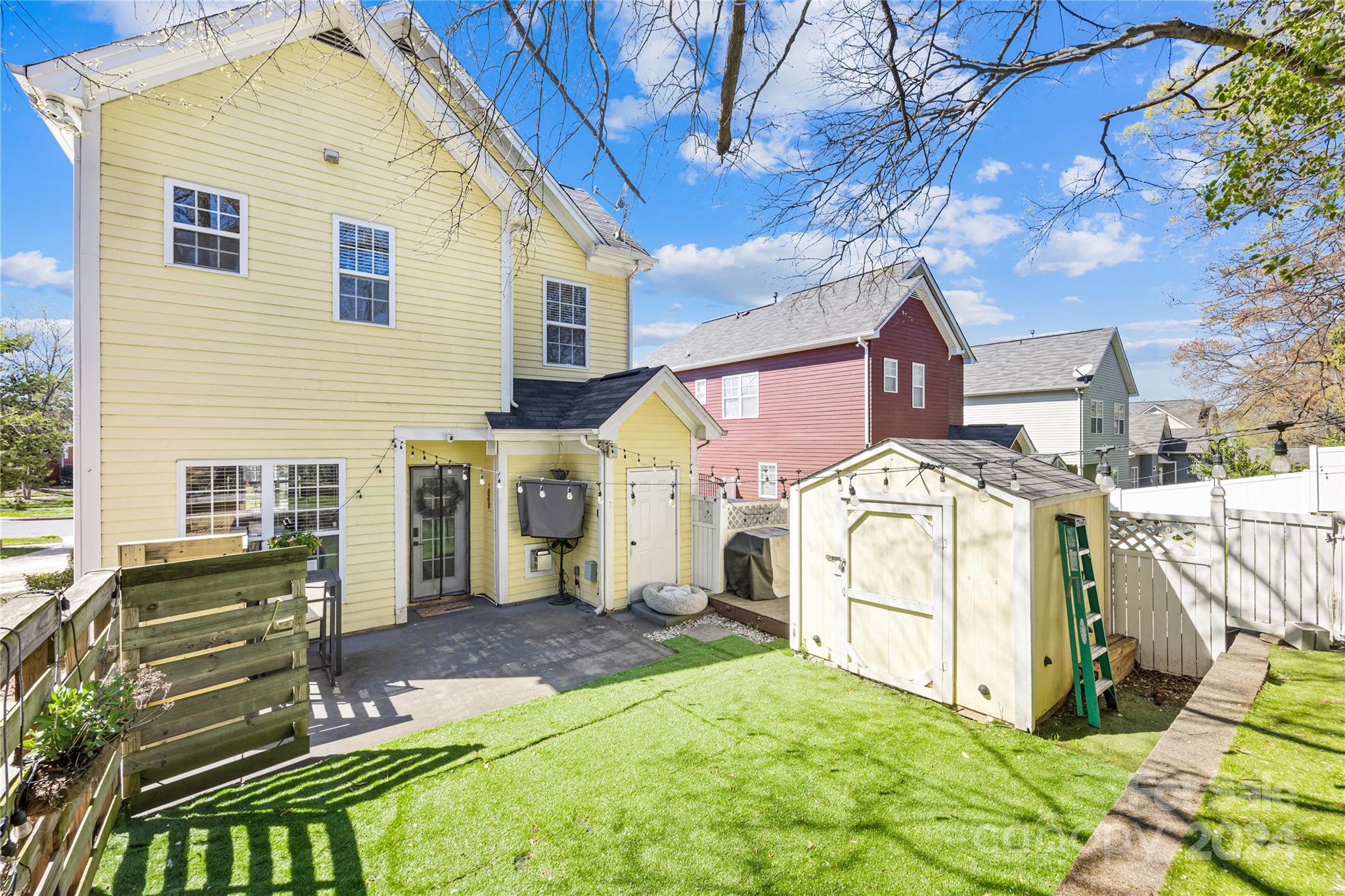 1214 Rising Oak Drive