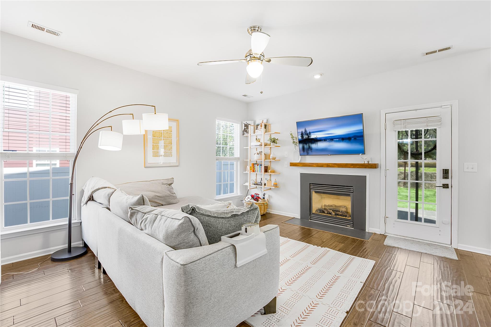 1214 Rising Oak Drive