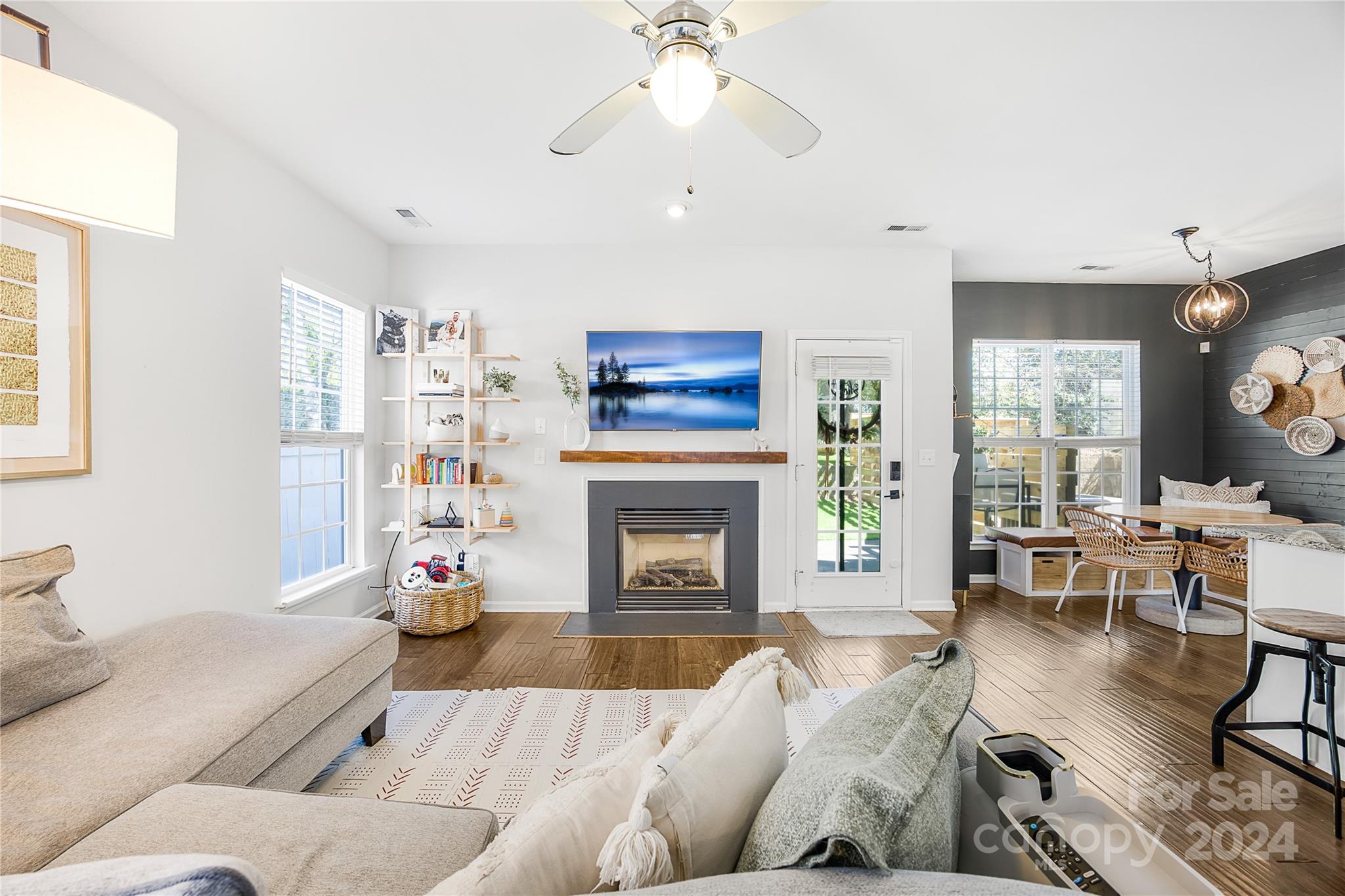 1214 Rising Oak Drive