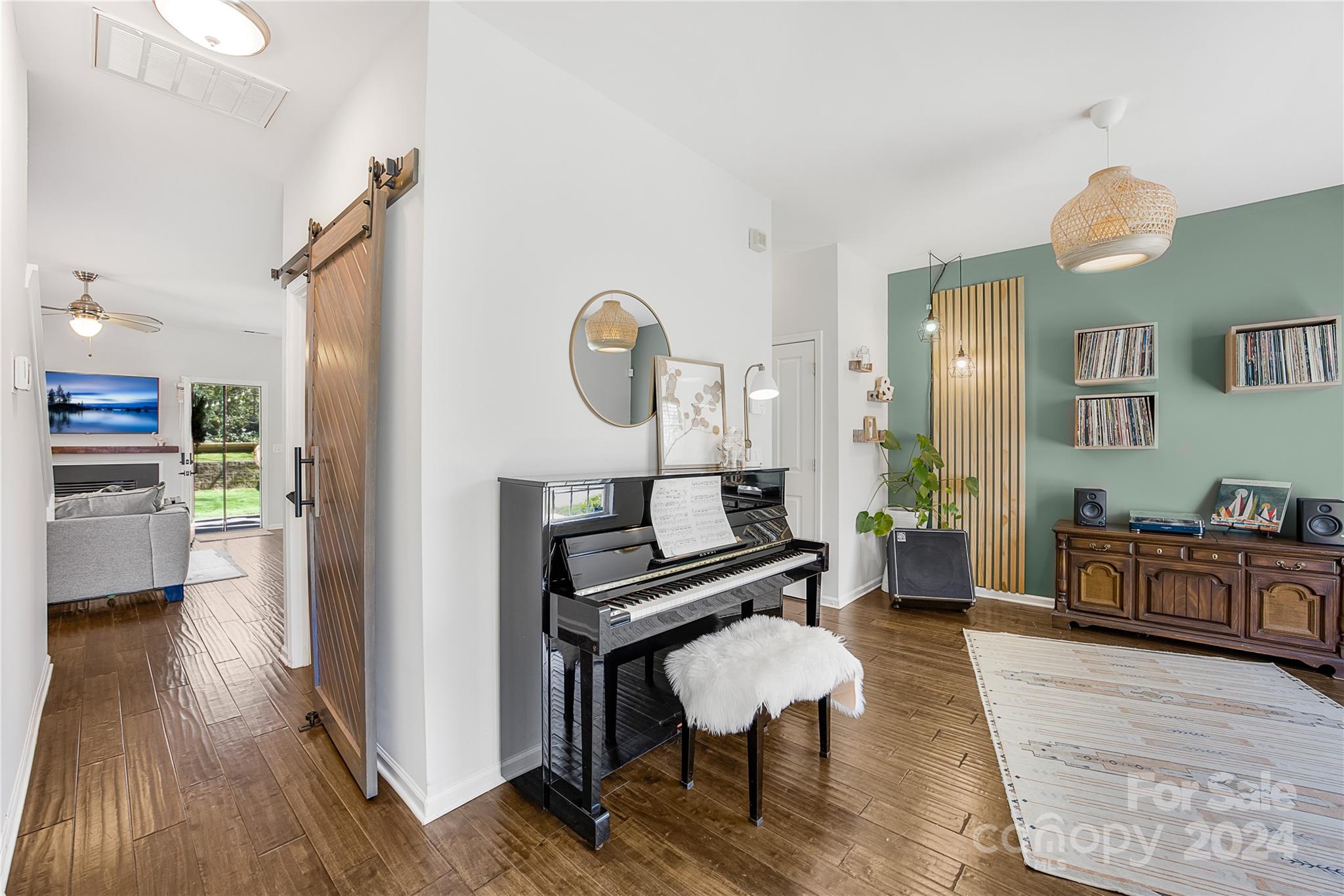 1214 Rising Oak Drive