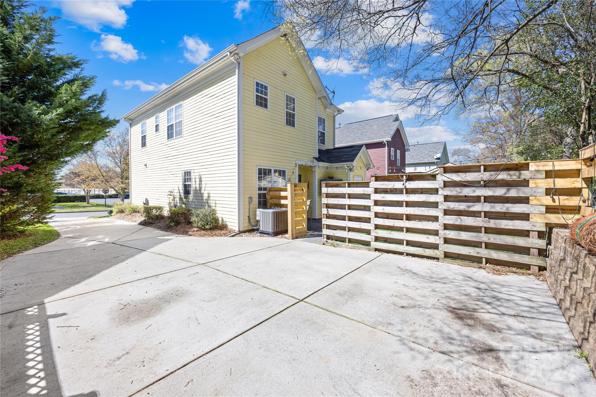 1214 Rising Oak Drive