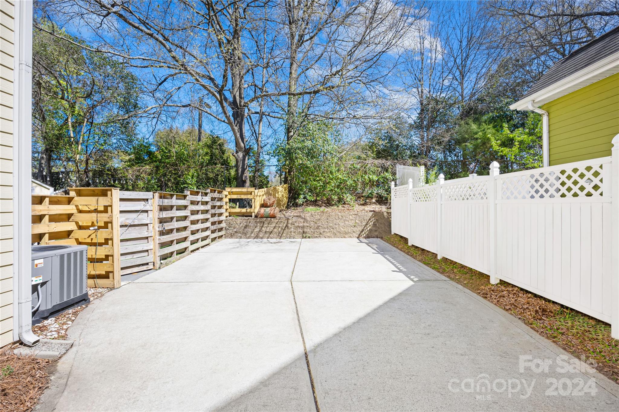 1214 Rising Oak Drive