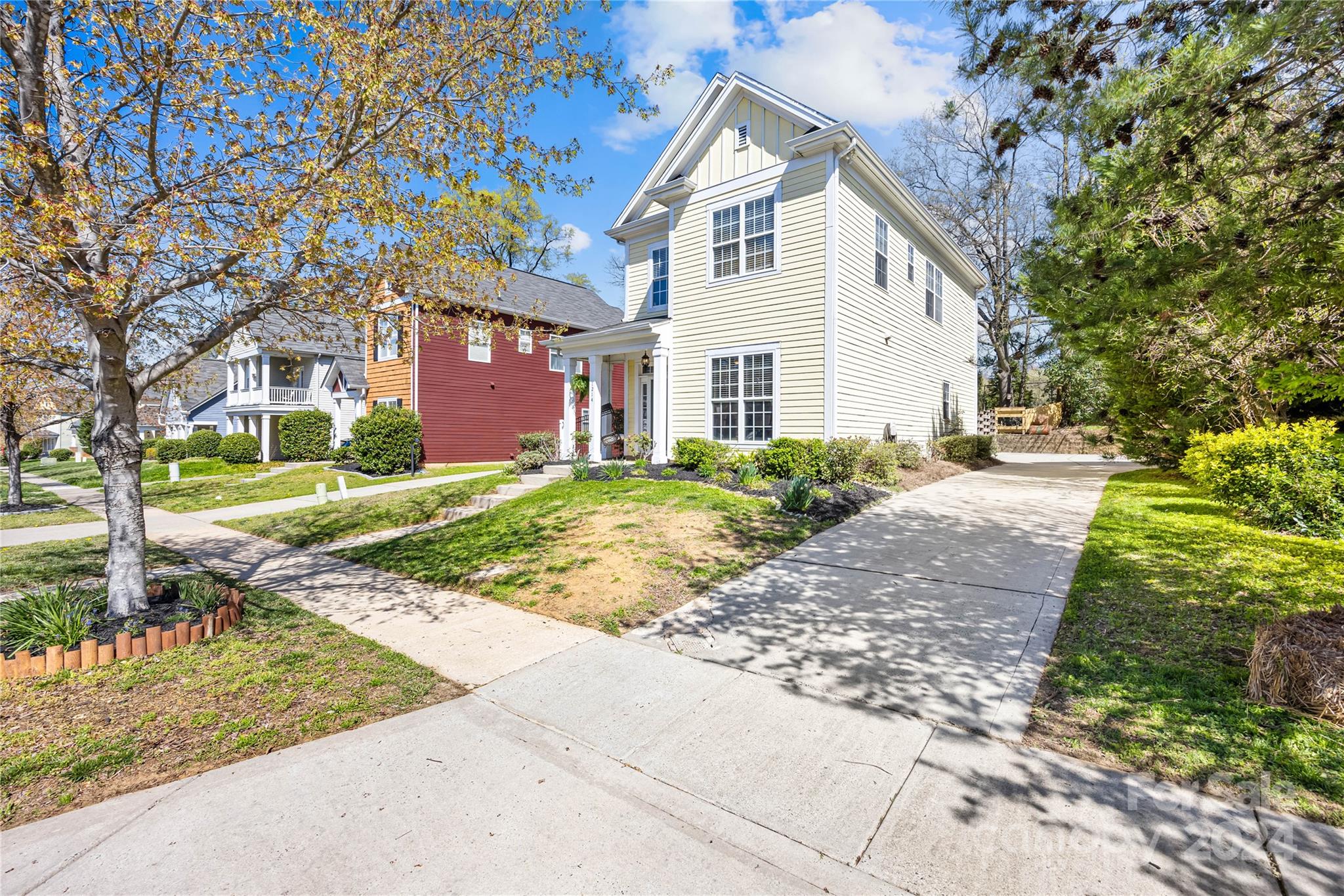 1214 Rising Oak Drive