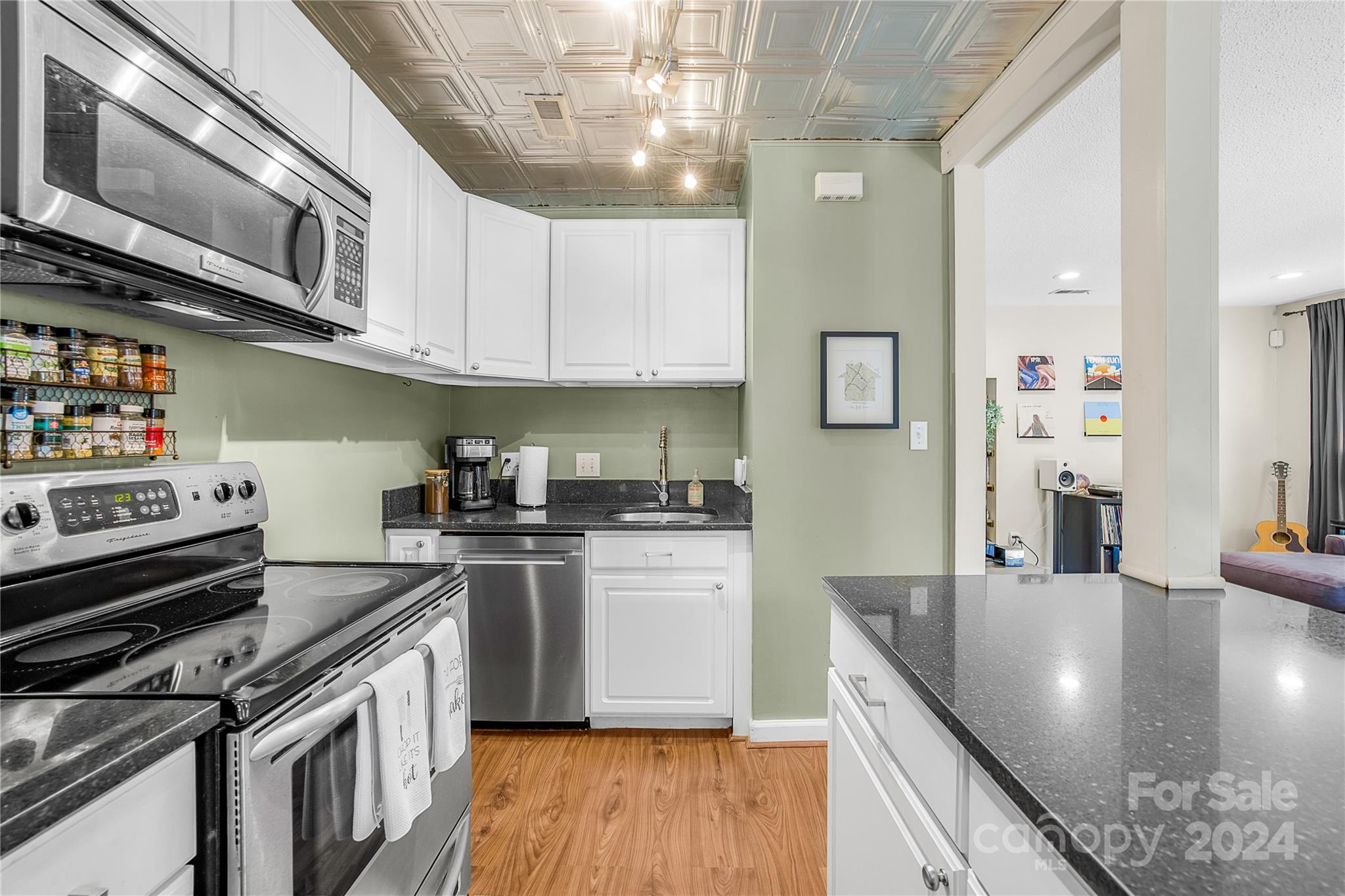 414 W 9th Street Unit: C