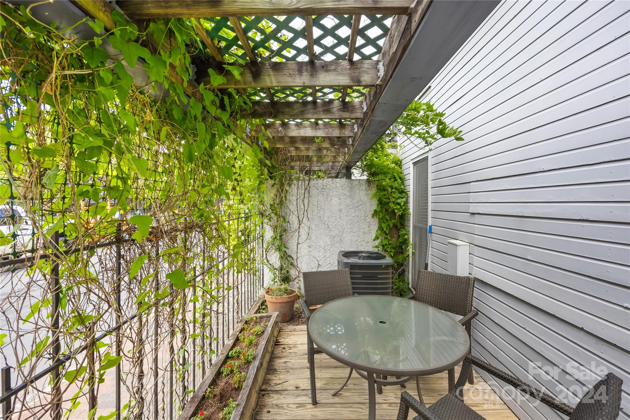414 W 9th Street Unit: C