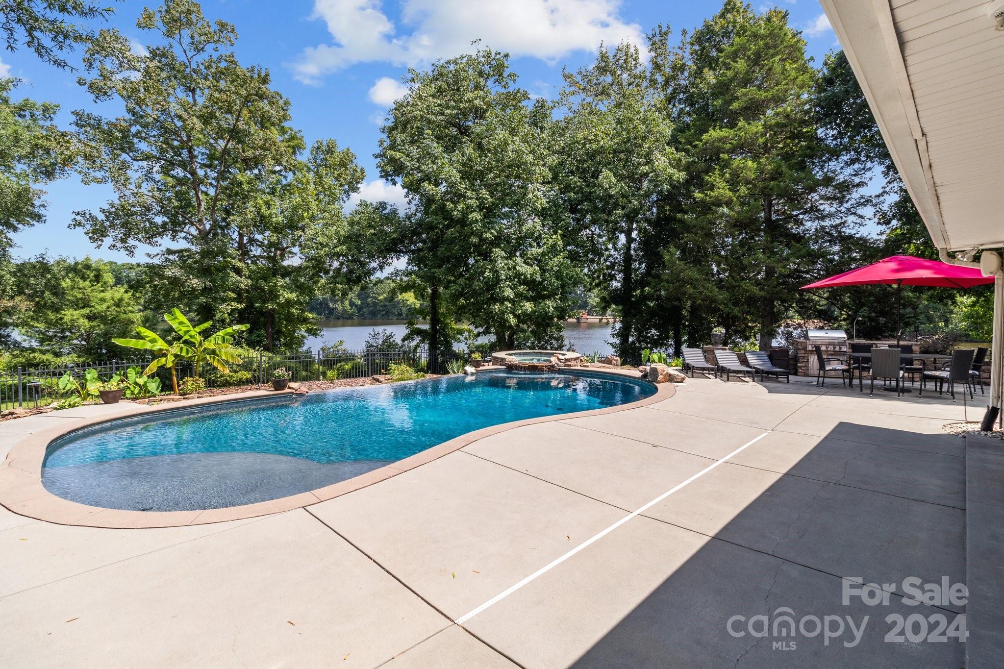 2414 Pine Cape Court