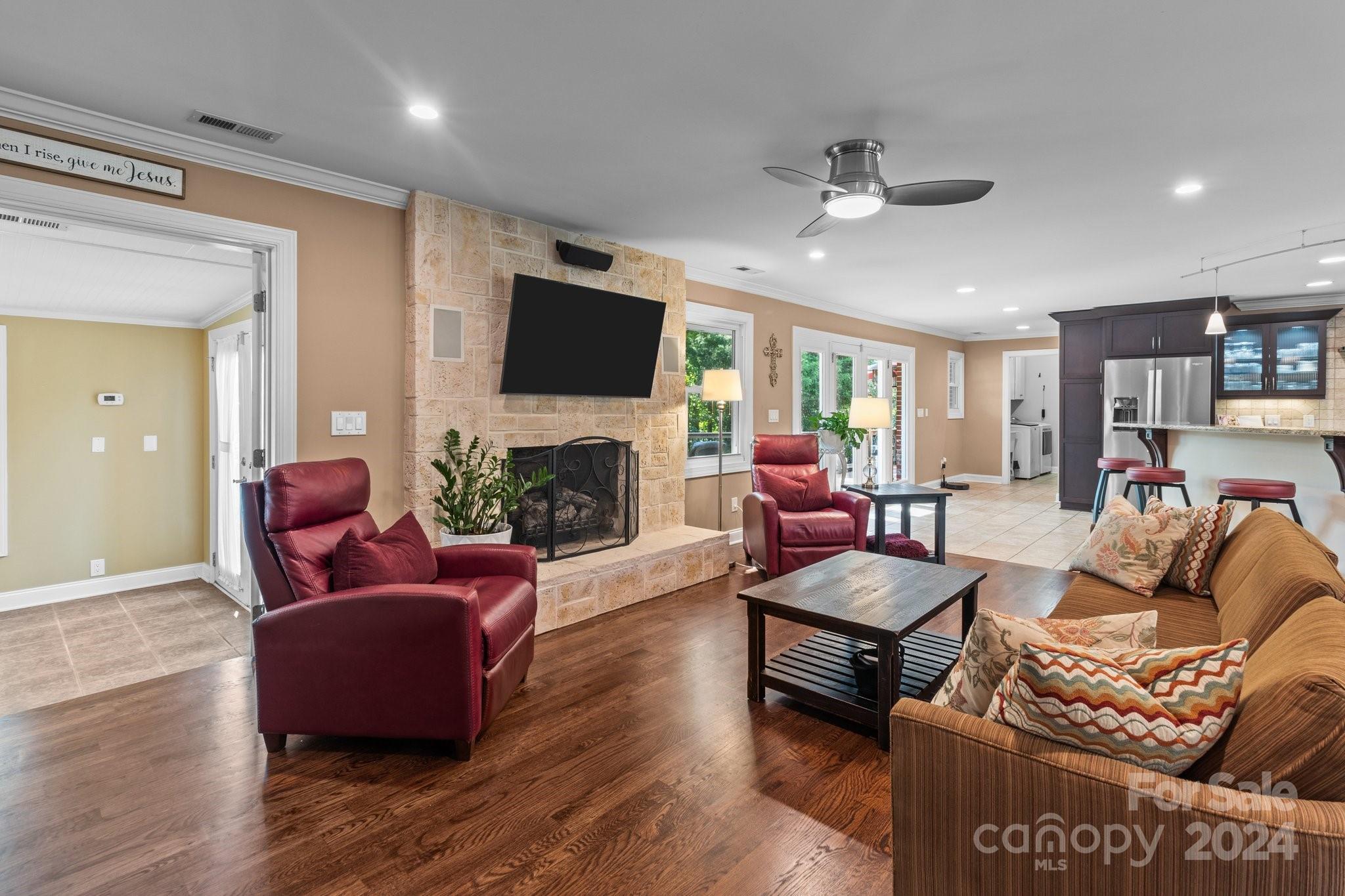 2414 Pine Cape Court