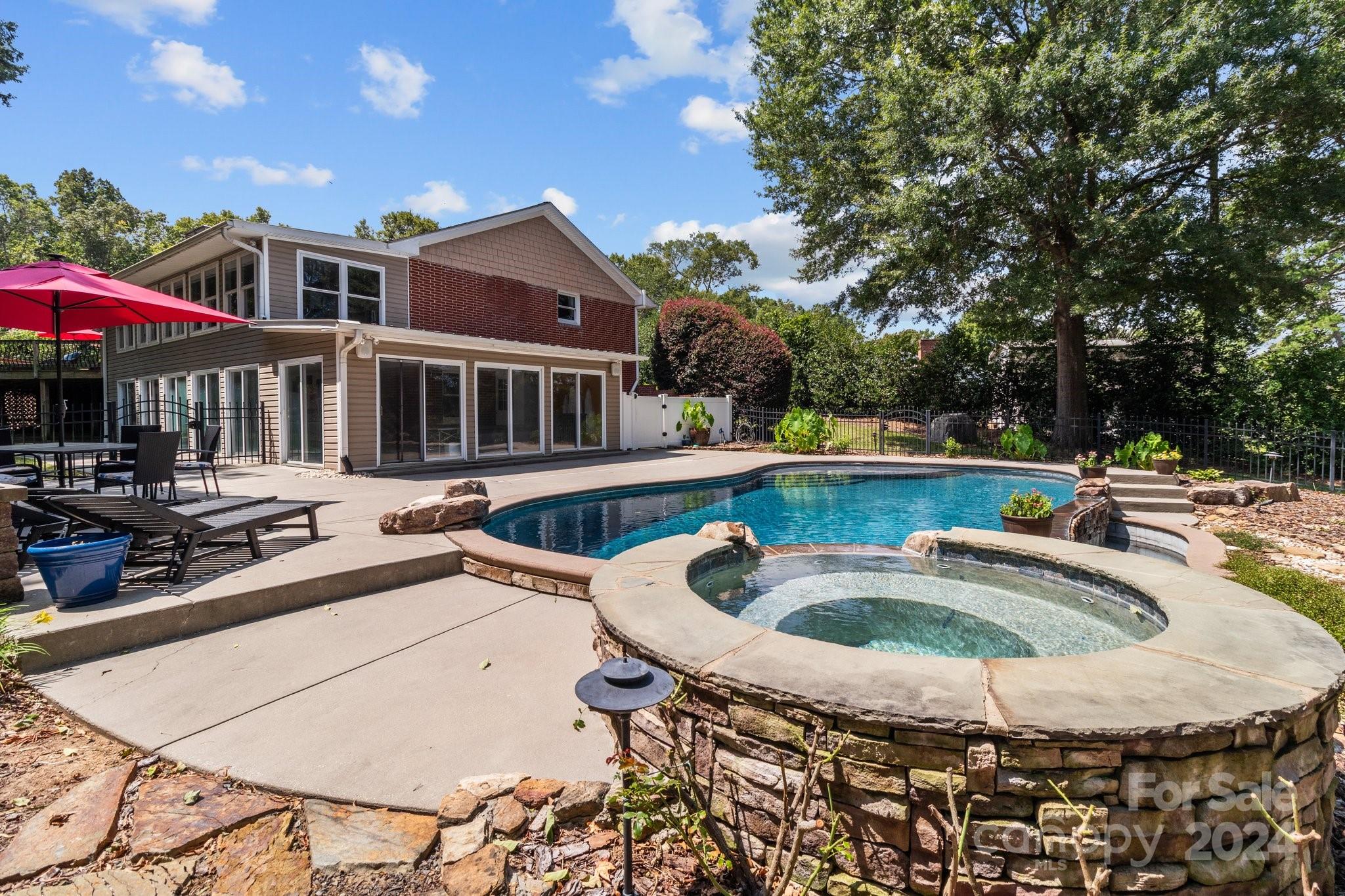 2414 Pine Cape Court